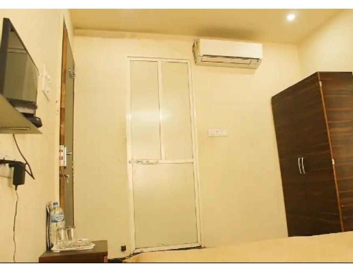 Hotel Adarsh, Ujjain Ujaim Exterior foto